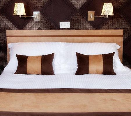 Lodge Hotel Колрейн Экстерьер фото